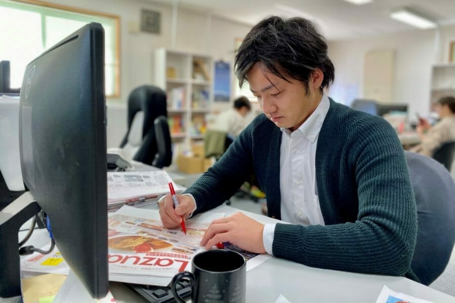 ラズダの裏側 特集はこうして作られる フリーペーパーラズダの作り方 Vol 1 株式会社メリット 広告宣伝 販売促進の総合プロデュース ラズダの裏側 特集はこうして作られる フリーペーパーラズダの作り方 Vol 1 株式会社メリット 広告宣伝 販売促進の総合プロデュース